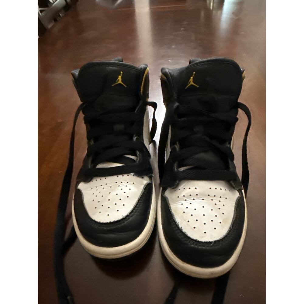 Nike Air Jordan 1 mid sneakers size 1 Youth - University Gold 2021